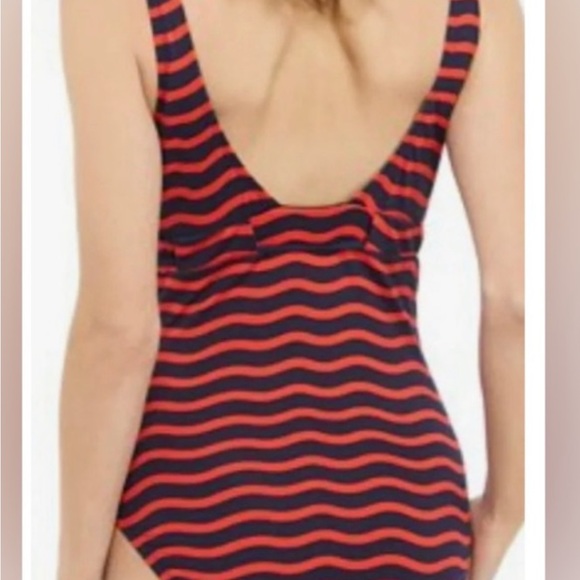 Tommy Bahama Flattering swimsuit size 10 retailed $129. - Picture 3 of 5